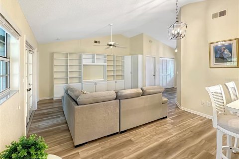 House in Largo, Florida 2 bedrooms, 105.63 sq.m. № 1884194 - photo 4
