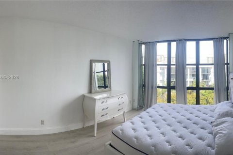 Condo in Sunny Isles Beach, Florida, 2 bedrooms № 2089928 - photo 6