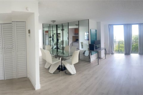 Condo in Sunny Isles Beach, Florida, 2 bedrooms № 2089928 - photo 2