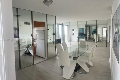 Condo in Sunny Isles Beach, Florida, 2 bedrooms № 2089928 - photo 4