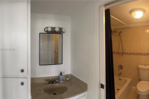 Condo in Sunny Isles Beach, Florida, 2 bedrooms № 2089928 - photo 7