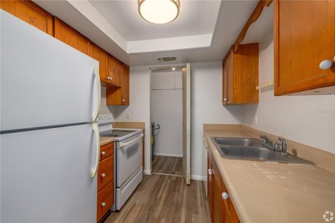 Propiedad comercial en venta en Gainesville, Florida, 571.16 m2 № 2155719 - foto 10
