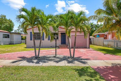 House in West Miami, Florida 3 bedrooms, 91.97 sq.m. № 1697500 - photo 2