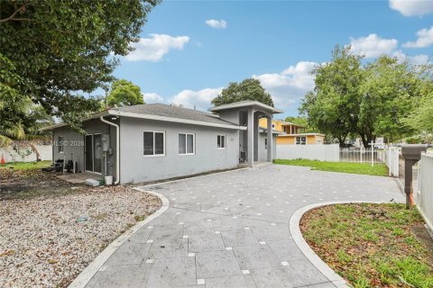 Купить виллу или дом в Майами, Флорида 6 спален, 177.07м2, № 2048720 - фото 15