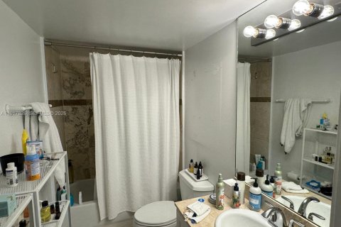 Купить кондоминиум в Майами-Бич, Флорида 2 спальни, 100.15м2, № 2053688 - фото 9