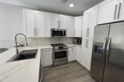 Touwnhouse à vendre à Cutler Bay, Floride: 4 chambres, 159.05 m2 № 2044861 - photo 7