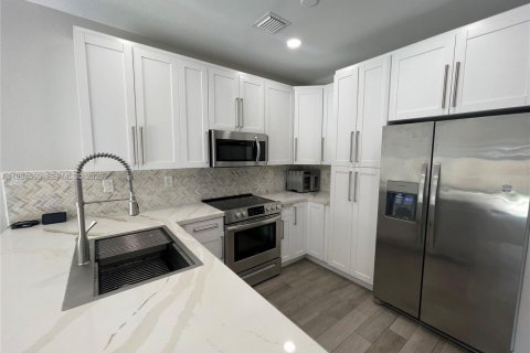 Touwnhouse à vendre à Cutler Bay, Floride: 4 chambres, 159.05 m2 № 2044861 - photo 8