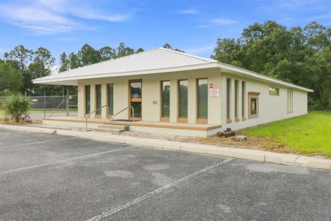 Immobilier commercial à Inglis, Floride № 2330146