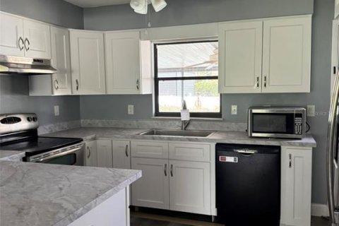 Villa ou maison à vendre à Zephyrhills, Floride: 3 chambres, 145.86 m2 № 2304701 - photo 6
