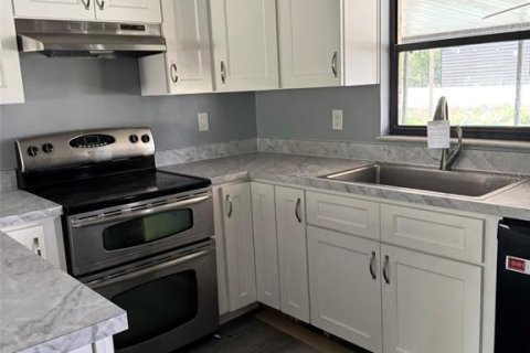 Villa ou maison à vendre à Zephyrhills, Floride: 3 chambres, 145.86 m2 № 2304701 - photo 8