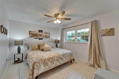House in Sun City Center, Florida 3 bedrooms, 139.73 sq.m. № 1762088 - photo 15