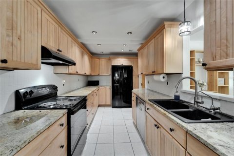 House in Sun City Center, Florida 3 bedrooms, 139.73 sq.m. № 1762088 - photo 3
