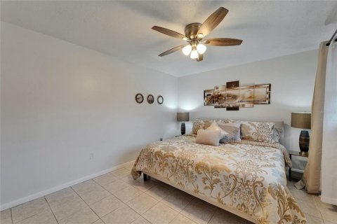 House in Sun City Center, Florida 3 bedrooms, 139.73 sq.m. № 1762088 - photo 16