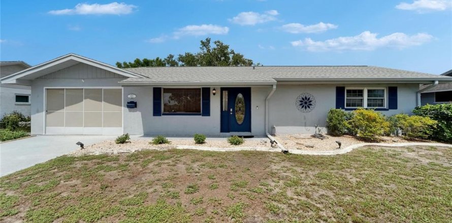 House in Sun City Center, Florida 3 bedrooms, 139.73 sq.m. № 1762088