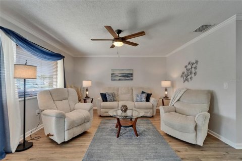 House in Sun City Center, Florida 3 bedrooms, 139.73 sq.m. № 1762088 - photo 5