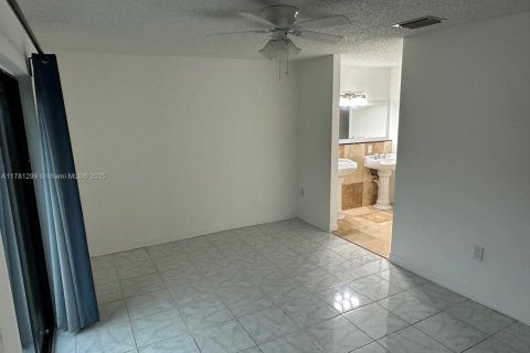 Condo in Miami, Florida, 3 bedrooms  № 1732087 - photo 24