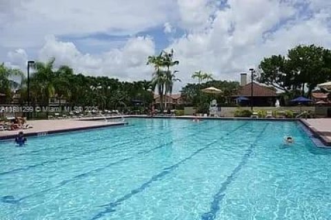 Condo in Miami, Florida, 3 bedrooms  № 1732087 - photo 9