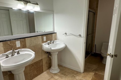 Condo in Miami, Florida, 3 bedrooms  № 1732087 - photo 15
