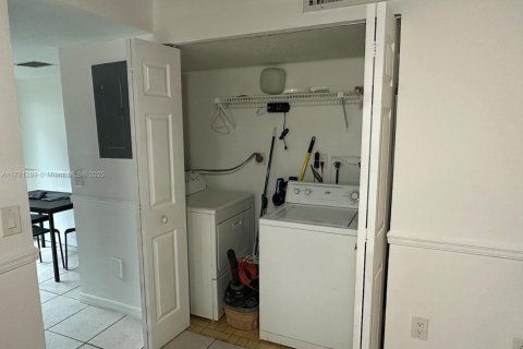 Condo in Miami, Florida, 3 bedrooms  № 1732087 - photo 7