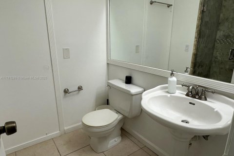 Condo in Miami, Florida, 3 bedrooms  № 1732087 - photo 19