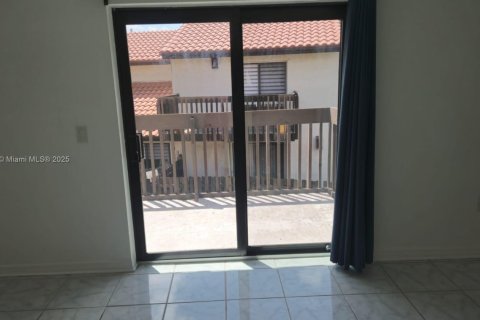 Condo in Miami, Florida, 3 bedrooms  № 1732087 - photo 21