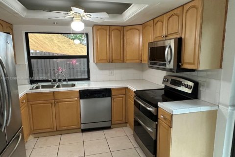 Condo in Miami, Florida, 3 bedrooms  № 1732087 - photo 4