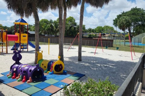 Condo in Miami, Florida, 3 bedrooms  № 1732087 - photo 12
