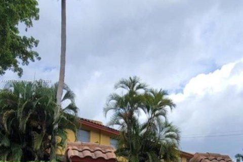 Купить таунхаус в Лодердейл-Лейкс, Флорида 3 спальни, 152.36м2, № 1926797 - фото 1