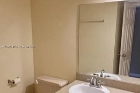 Купить таунхаус в Лодердейл-Лейкс, Флорида 3 спальни, 152.36м2, № 1926797 - фото 7