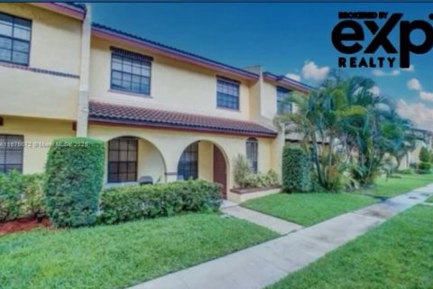 Купить таунхаус в Лодердейл-Лейкс, Флорида 3 спальни, 152.36м2, № 1926797 - фото 2