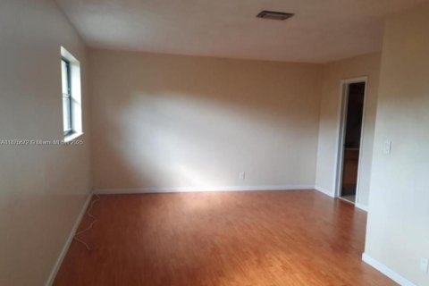 Купить таунхаус в Лодердейл-Лейкс, Флорида 3 спальни, 152.36м2, № 1926797 - фото 8