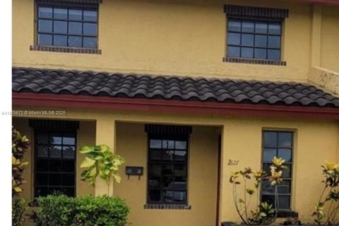 Купить таунхаус в Лодердейл-Лейкс, Флорида 3 спальни, 152.36м2, № 1926797 - фото 3