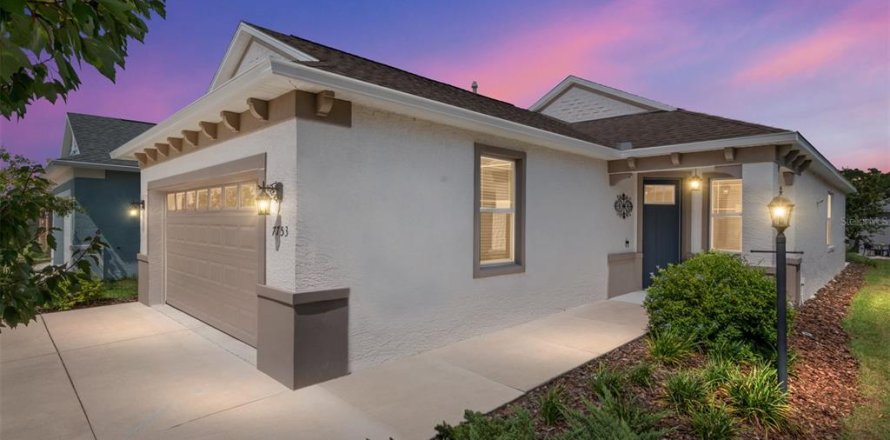 House in Ocala, Florida 2 bedrooms, 113.9 sq.m. № 1815596