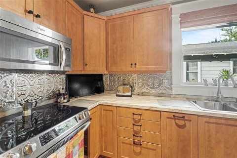 Villa ou maison à vendre à Tampa, Floride: 3 chambres, 135.27 m2 № 2434493 - photo 11