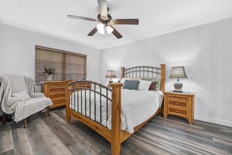 Condo in North Lauderdale, Florida, 1 bedroom № 2246374 - photo 8