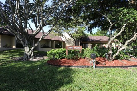 Condo in North Lauderdale, Florida, 1 bedroom № 2246374 - photo 28
