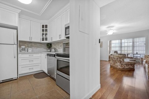 Condo in North Lauderdale, Florida, 1 bedroom № 2246374 - photo 4