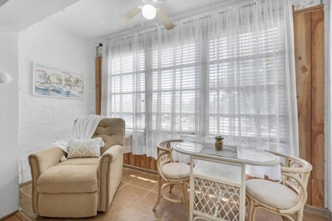 Condo in North Lauderdale, Florida, 1 bedroom № 2246374 - photo 6