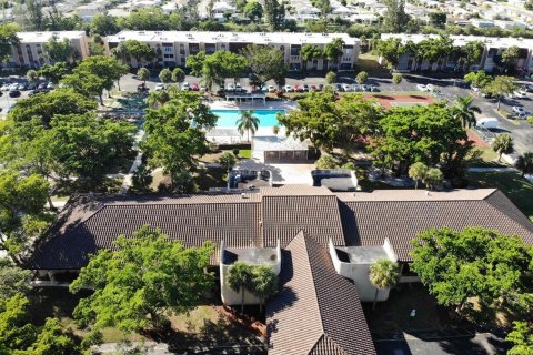 Condo in North Lauderdale, Florida, 1 bedroom № 2246374 - photo 30