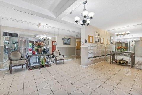 Condo in North Lauderdale, Florida, 1 bedroom № 2246374 - photo 24