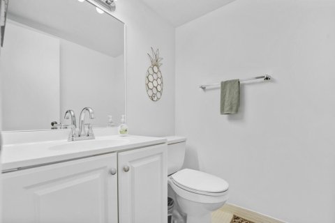 Condo in North Lauderdale, Florida, 1 bedroom № 2246374 - photo 18