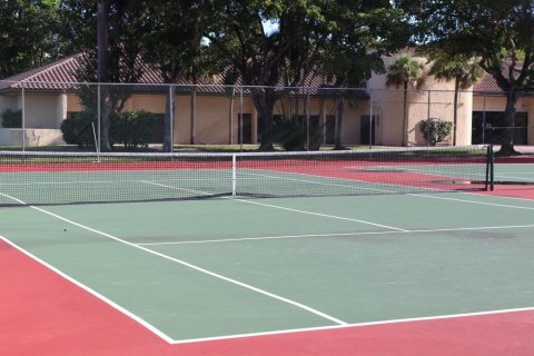 Condo in North Lauderdale, Florida, 1 bedroom № 2246374 - photo 29