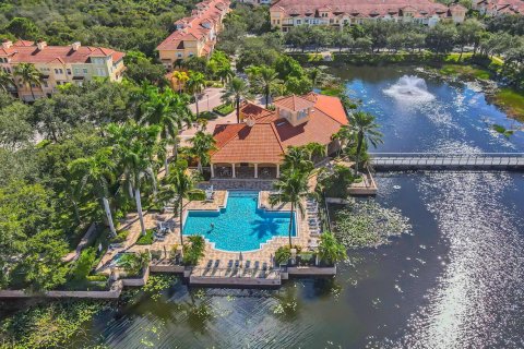 Townhouse in Palm Beach Gardens, Florida 3 bedrooms, 221.39 sq.m. № 787542 - photo 1