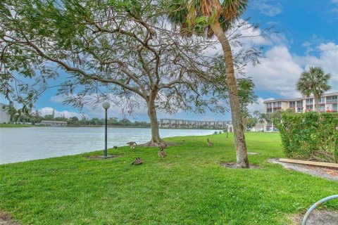 Condo in Bradenton, Florida, 2 bedrooms  № 1114796 - photo 27