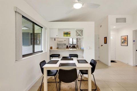 Townhouse in Palm Beach Gardens, Florida 2 bedrooms, 105.44 sq.m. № 2184599 - photo 7