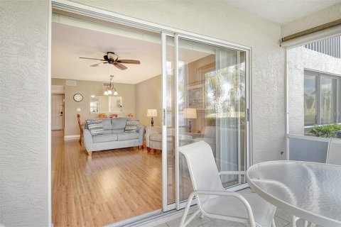 Condo in Sarasota, Florida, 2 bedrooms  № 1425862 - photo 6