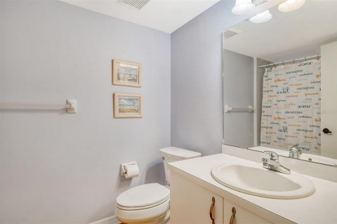 Condo in Sarasota, Florida, 2 bedrooms  № 1425862 - photo 18