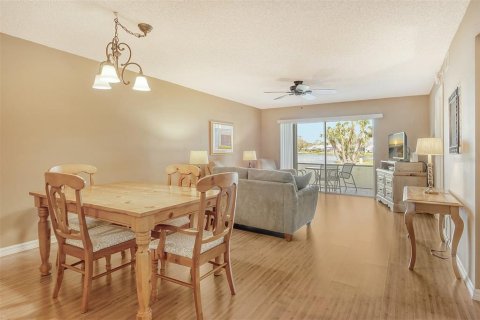 Condo in Sarasota, Florida, 2 bedrooms  № 1425862 - photo 2