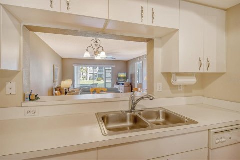 Condo in Sarasota, Florida, 2 bedrooms  № 1425862 - photo 13