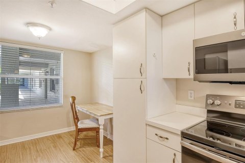 Condo in Sarasota, Florida, 2 bedrooms  № 1425862 - photo 11